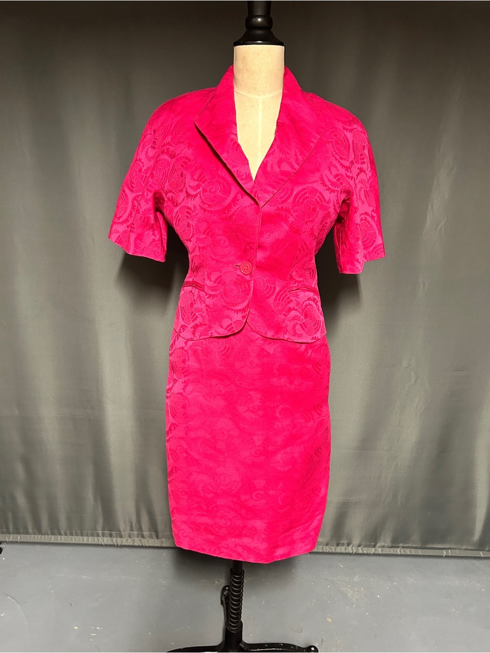 Vintage Stephanie Anais summer suit in deep pink. Size 38/6